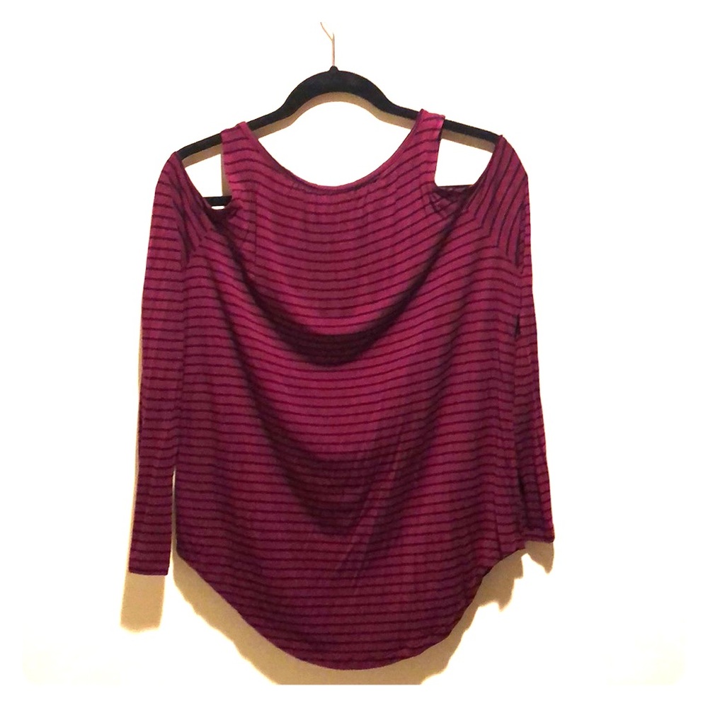 Old navy should hole long sleeve top